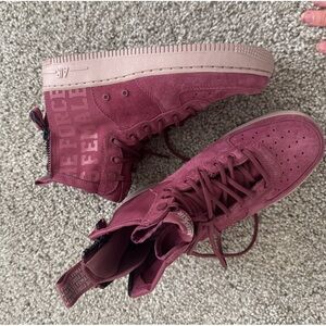 Women’s Air Force 1 high in burgundy size 6.5